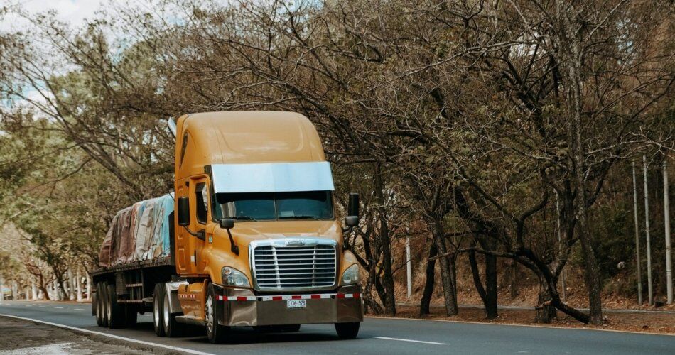 Comparativo estratégico - transporte intermunicipal de cargas seguras