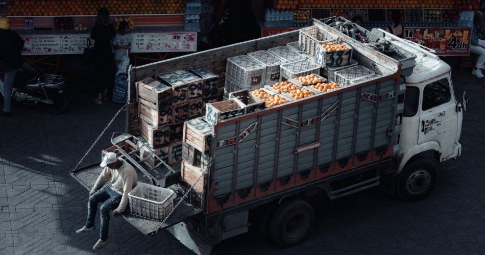 Guia estratégico - Transporte de produtos químicos conforme legislação